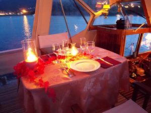 Cena romantica a San Valentino in barca a vela
