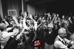 OVER FORTY FOTO SERATA